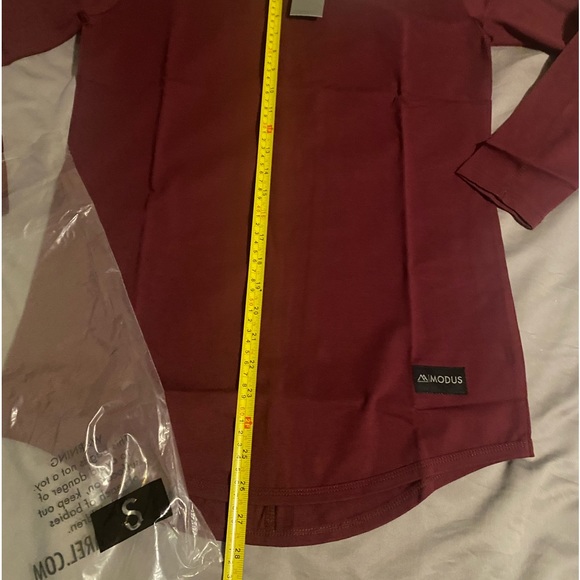 🔥New long sleeve active top in  burgundy. Rounded bottom. More colors in closet - Picture 3 of 8